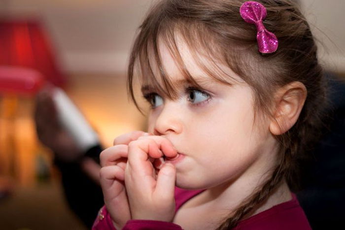 ÇOCUKLARDA TIRNAK YEME