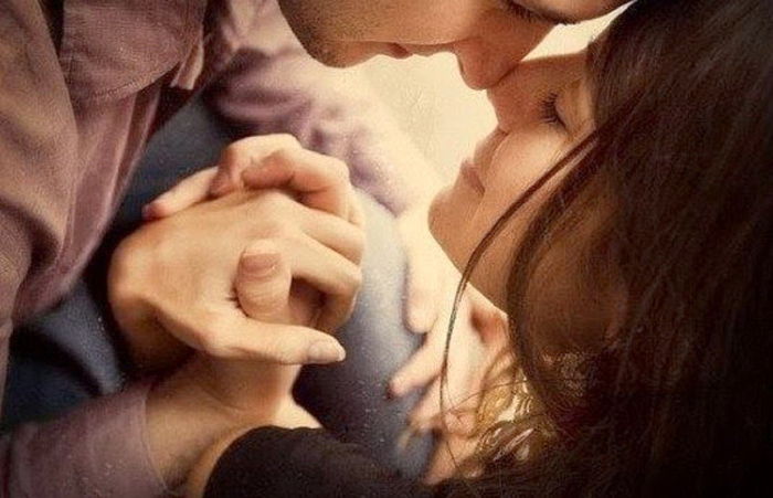 Sevgilinin yanında yalnızlığın kollarında olmak