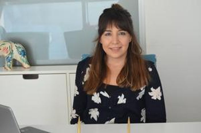 SOSYAL MEDYA KALABALIK İÇİNDE YALNIZLAŞTIRIYOR