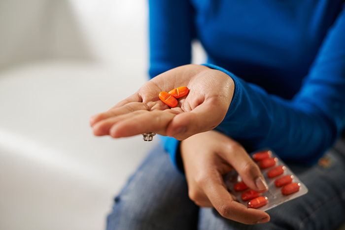 Adet Geciktirici İlaçların Zararları ve Yan Etkileri Var Mıdır?