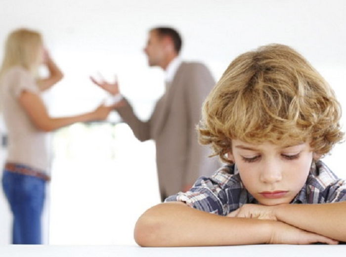 FARKLI ANNE BABA TUTUMLARI VE TUTUMLARIN ÇOCUKLAR ÜZERİNDEKİ ETKİSİ